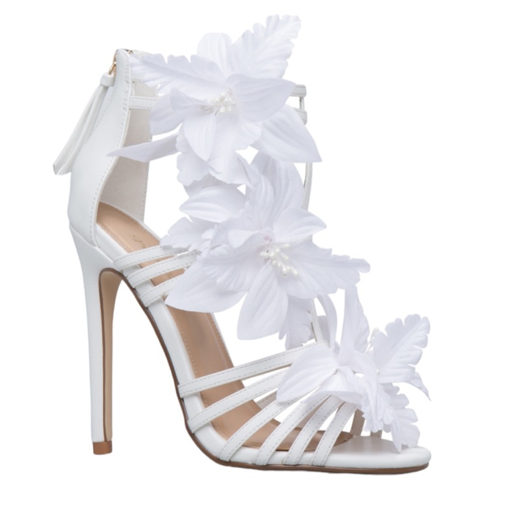 NWT ShoeDazzle Dress Sandals Size 6